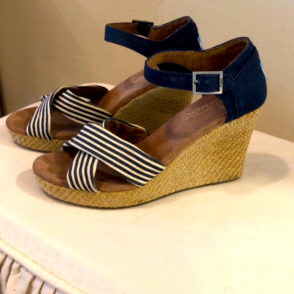 Tom’s navy striped wedges
